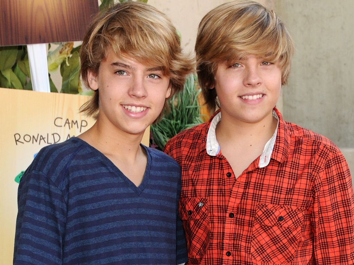 0_Cole-Sprouse-and-Dylan-Sprou. 