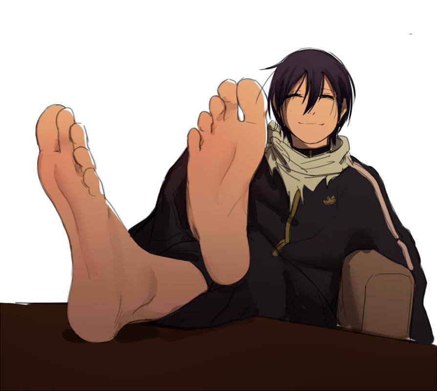 Фута тг. Норагами feet. Yato feet. Ступни парней аниме. Фут фетиш мальчики аниме.